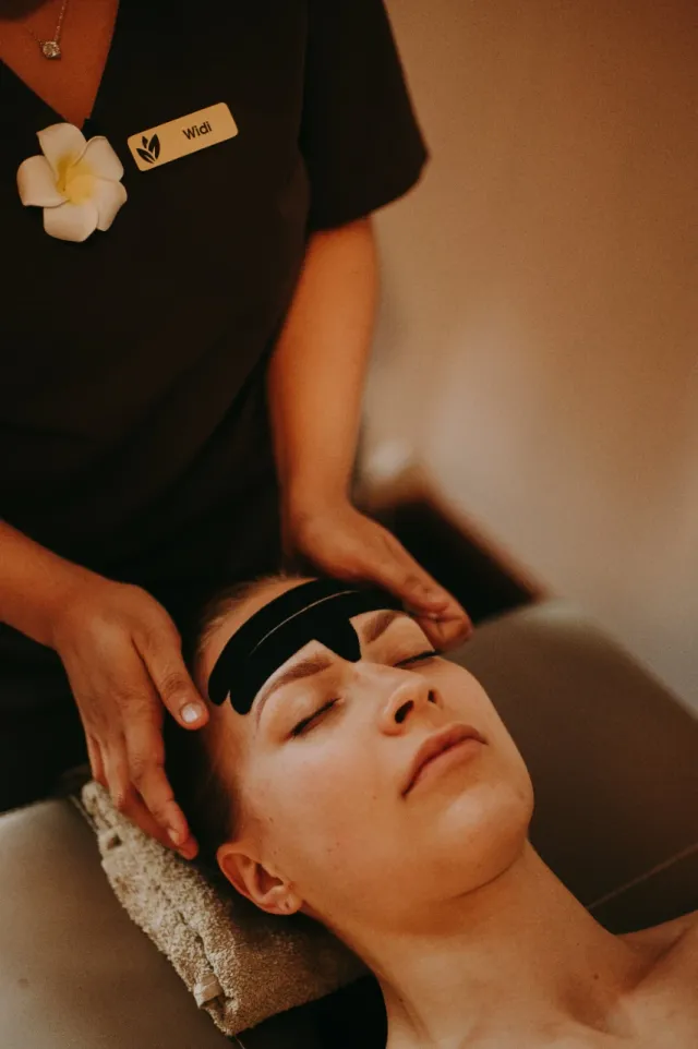 Kobido Up + taping – liftingujący masaż twarzy z kinesiotapingiem